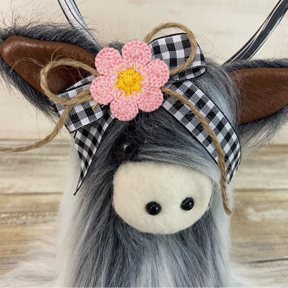 Highland Cow Gnome Faux Fur Pink Daisy Handmade Coo Tiered Tray Decor Farmhouse - Picture 4 of 11